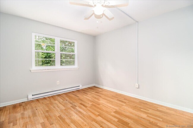 Building Photo - 96 Belair Dr