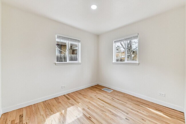 Building Photo - Stunning Single Family Home | 4BR/2BA | 1-Car Covered Parking | Fenced backyard