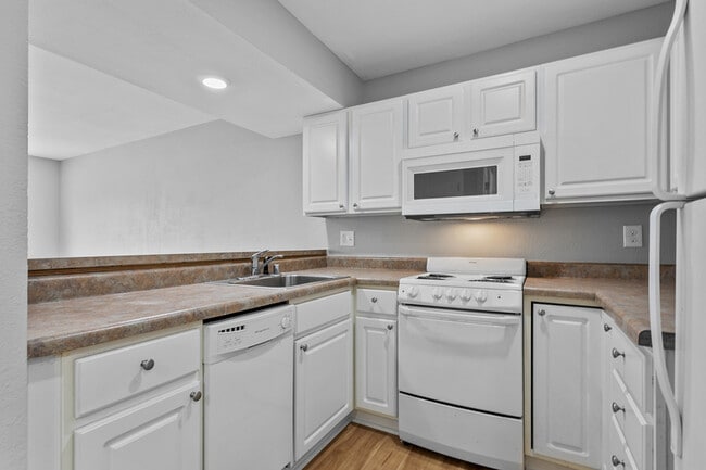 Building Photo - 1505 W 25th Ct