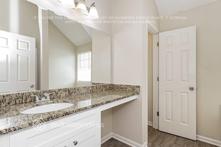 Building Photo - 252 Kings Cove