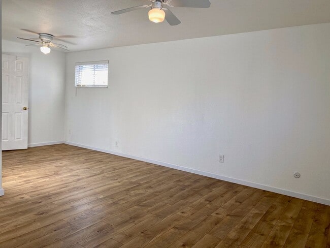 Building Photo - Spacious Tri-Level Home Featuring 4BD/2.5B...