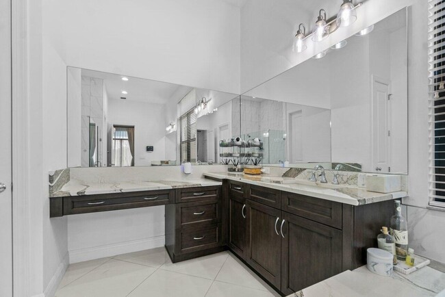 Building Photo - 13026 Artisan Cir