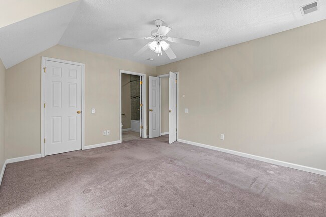 Building Photo - 118 Saddle Chase Ln