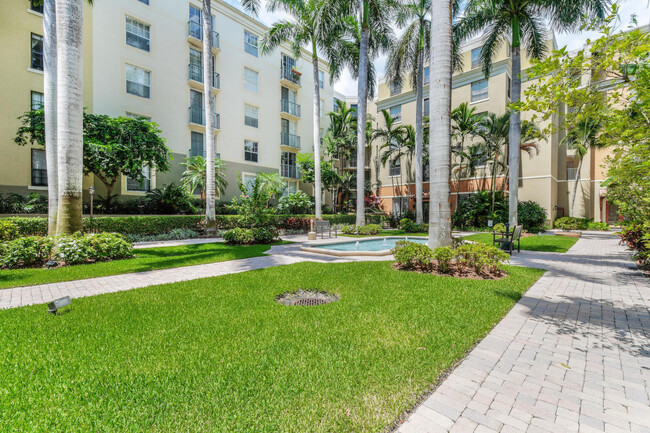 Building Photo - 720 S Sapodilla Ave