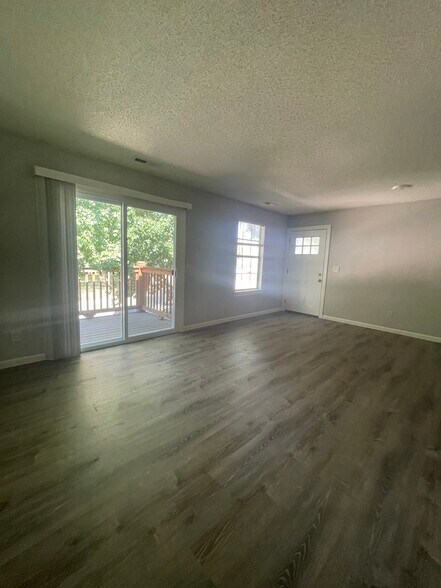 Building Photo - 220 Mount Hope Ct