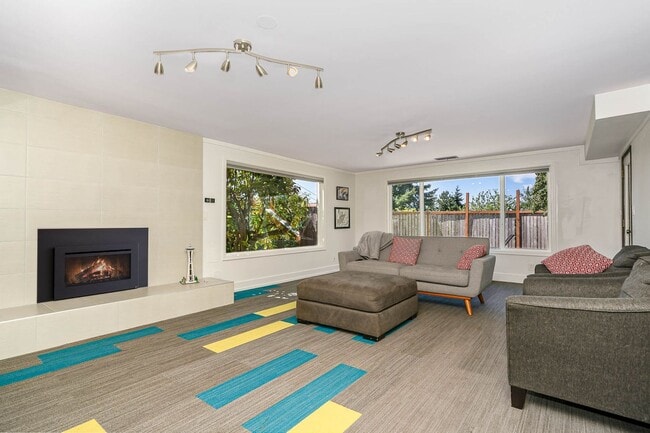 Building Photo - 3Bd/2.75Ba Seattle House