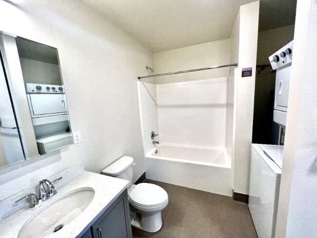 Building Photo - 2330 Yakima Ct