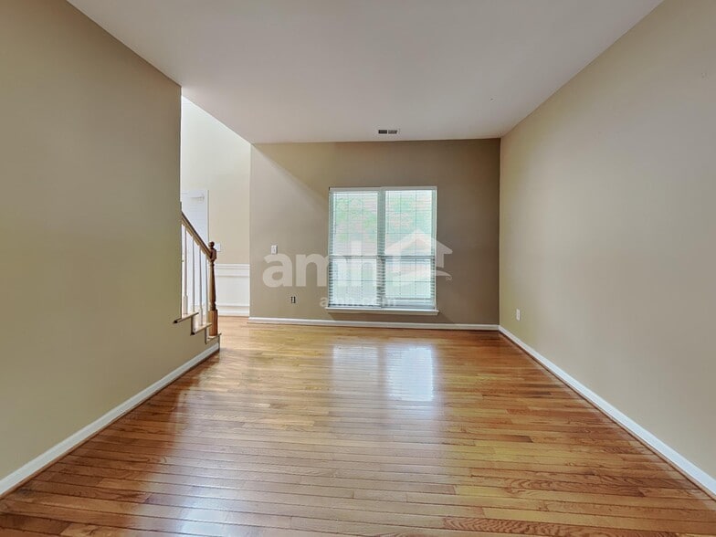 Building Photo - 433 Holland Springs Dr