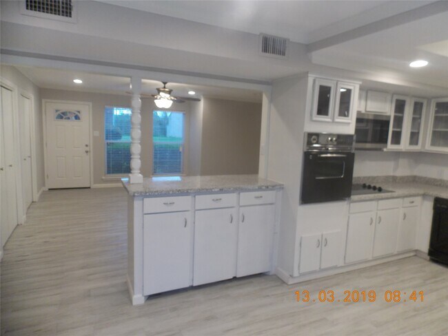 Building Photo - 9411 Bassoon Dr