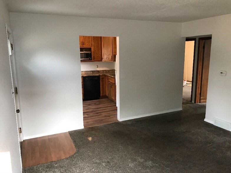 Building Photo - 2909 E Claudette Dr