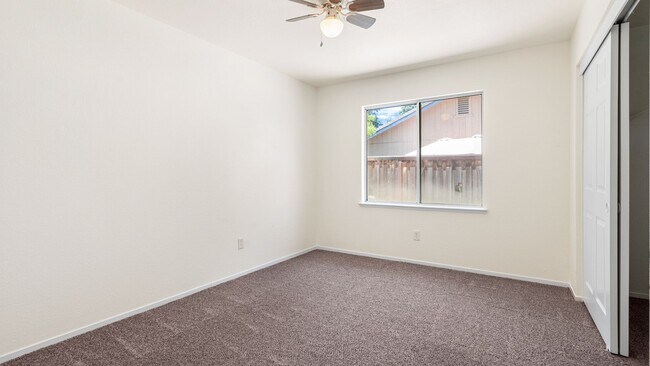 Building Photo - 5710 Fox Creek Dr