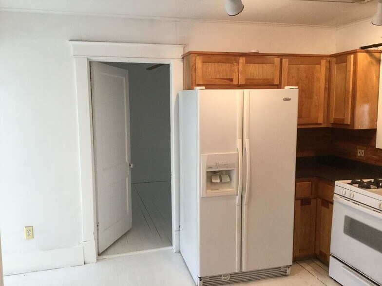 Building Photo - 224 W Watson St