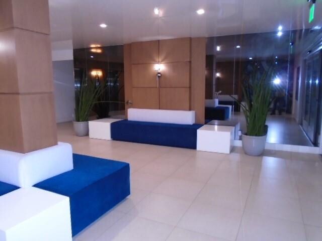 Building Photo - 1800 N Andrews Ave