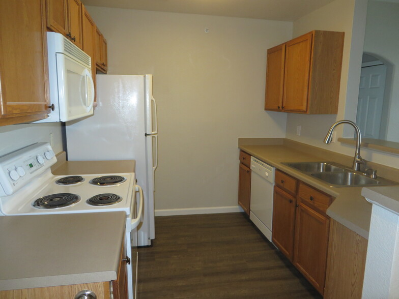Kitchen - 7440 S Blackhawk St