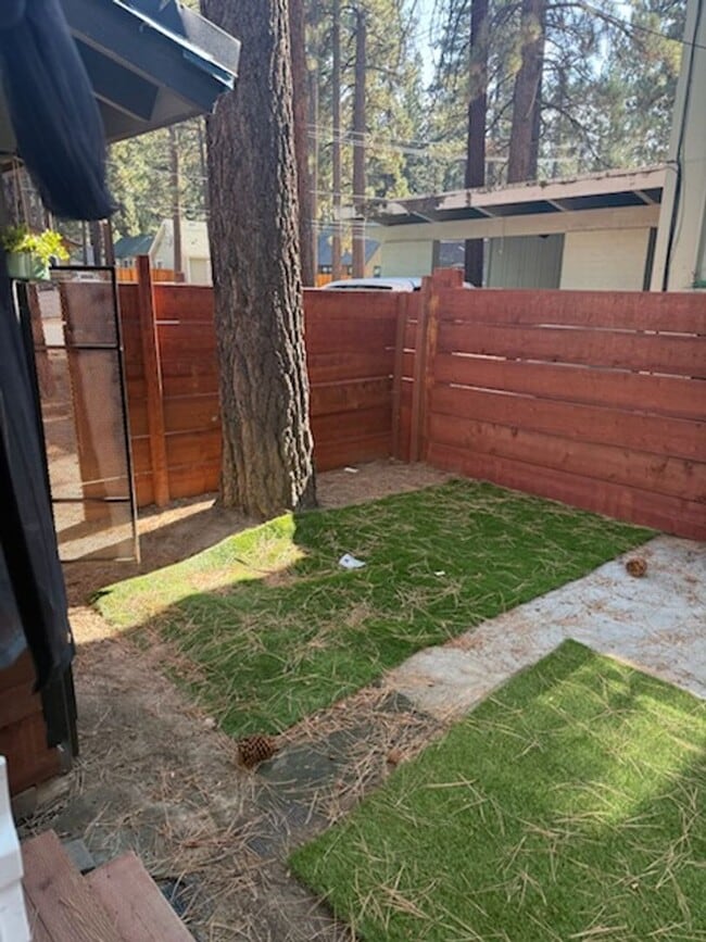 Building Photo - Nicely updated duplex 2Bd unit available s...