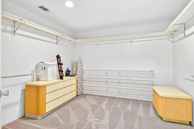 Building Photo - 55105 Oak-Hill