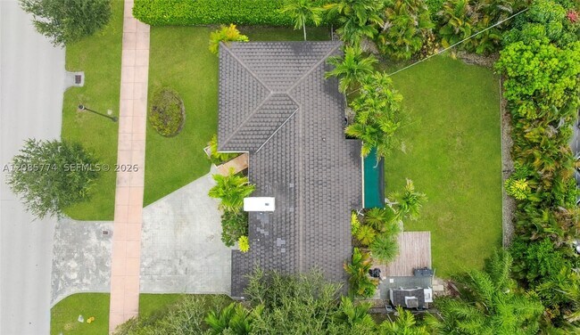 Building Photo - 3128 Coconut Grove Dr