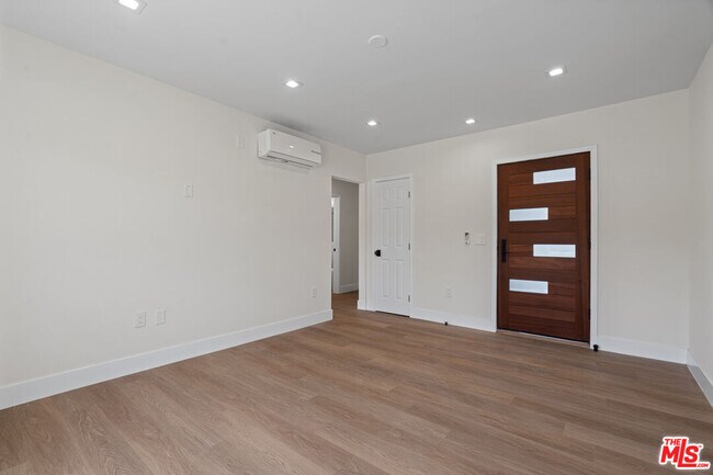 Building Photo - 420 S Sepulveda Blvd