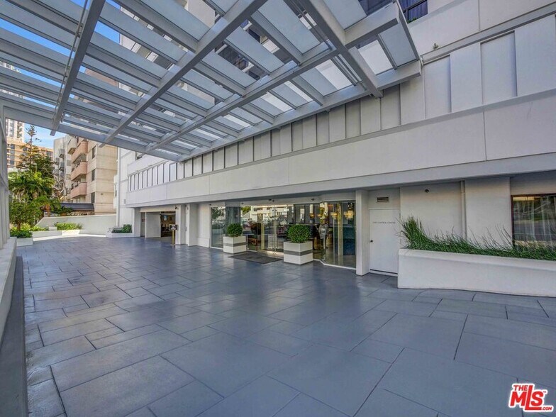 Building Photo - 10660 Wilshire Blvd