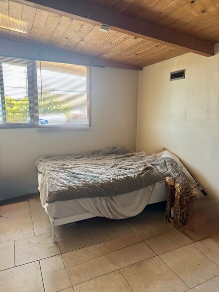 Building Photo - 5027 Campanile Dr