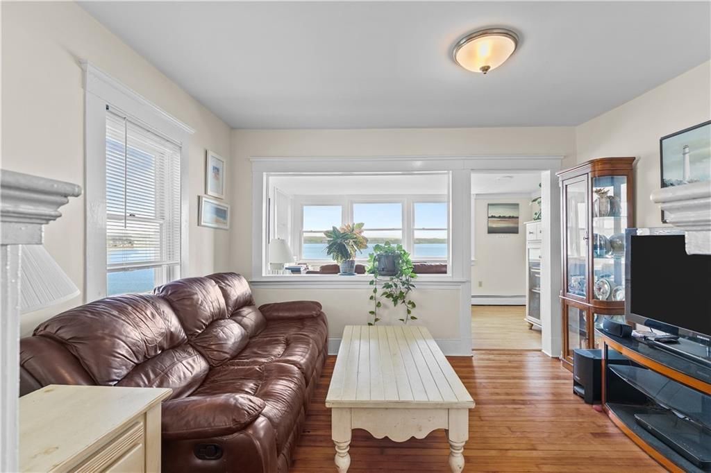 Building Photo - 38 Aquidneck Ave