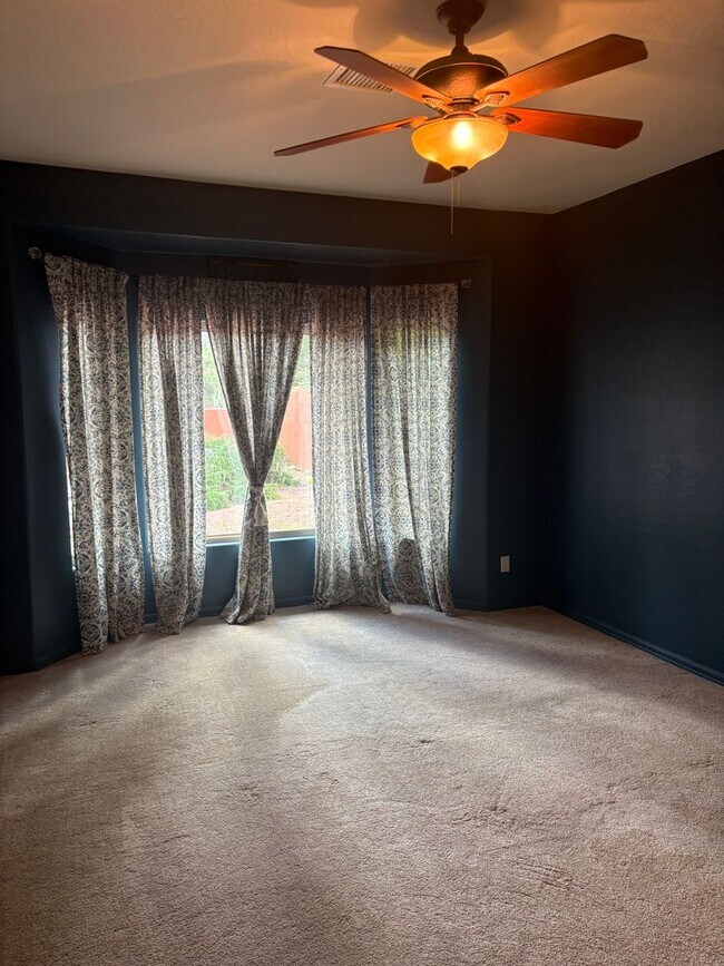 Building Photo - 110 E Bighorn Ct