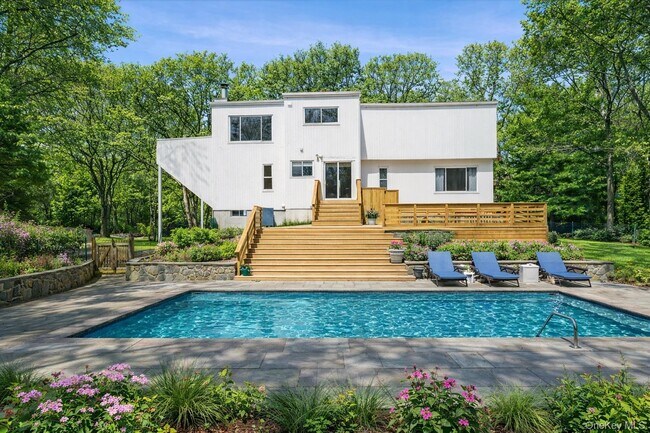 Building Photo - 14 Old Trail Rd