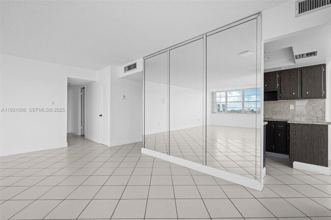 Building Photo - 18081 Biscayne Blvd