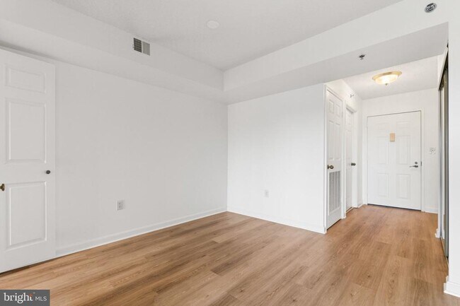 Building Photo - 2151 Jamieson Ave