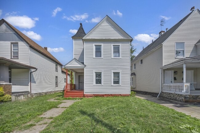 Building Photo - Spacious 5 Bedroom - Vouchers Accepted