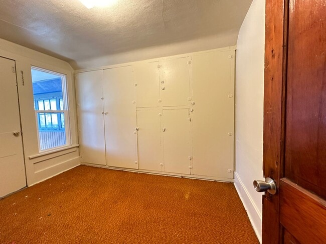 Building Photo - *LEASE SPECIAL* Spacious 3+ bedroom house $795