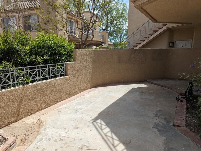 Building Photo - 23947 Del Monte Dr.