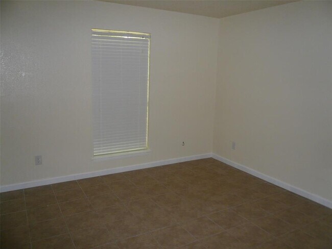 Building Photo - 3102 Greenlake Dr