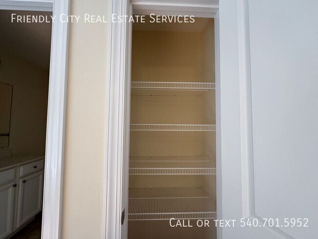 Building Photo - 565 Spring Oaks Drive