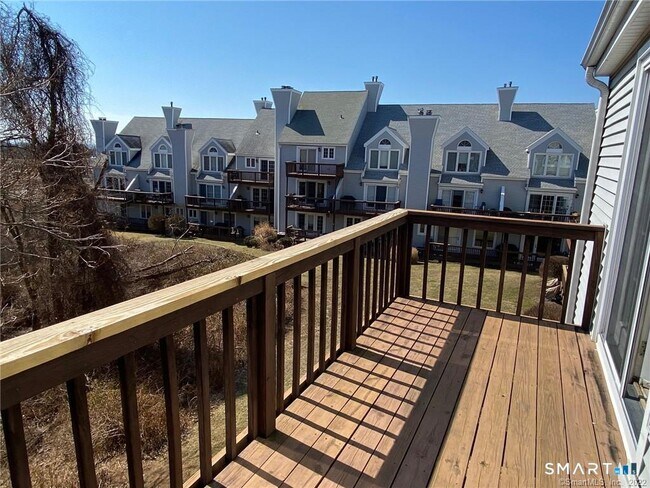 Building Photo - 560 Silver Sands Rd