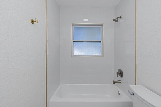 Building Photo - 2710 Boca Ciega Dr N