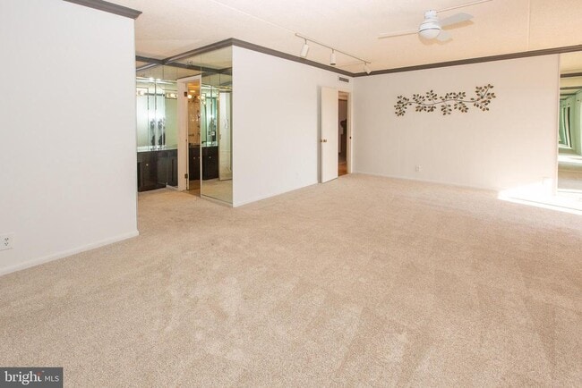 Building Photo - 20930 Valley Forge Cir