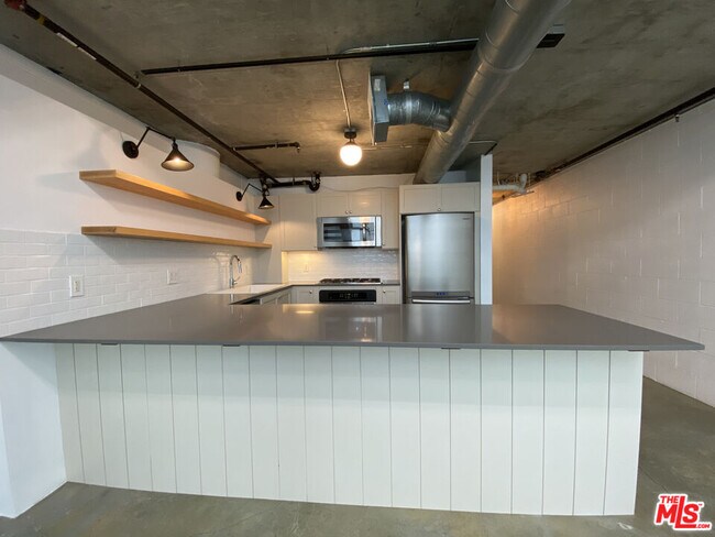 Building Photo - 1130 Flower St