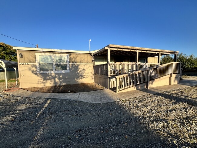 Building Photo - 16340 Sycamore Ave