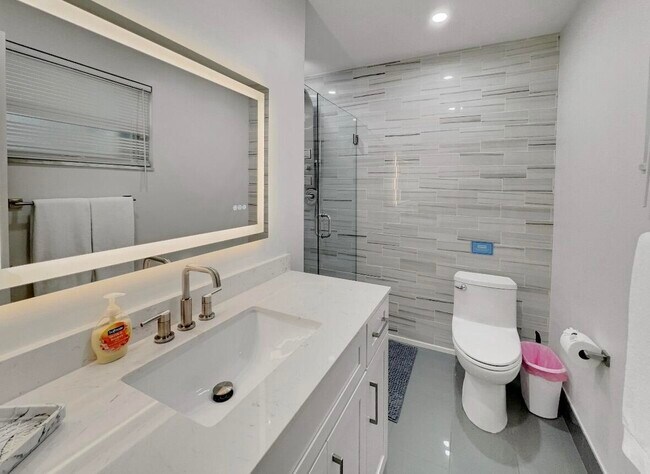 Building Photo - 5940 NE 22nd Ave