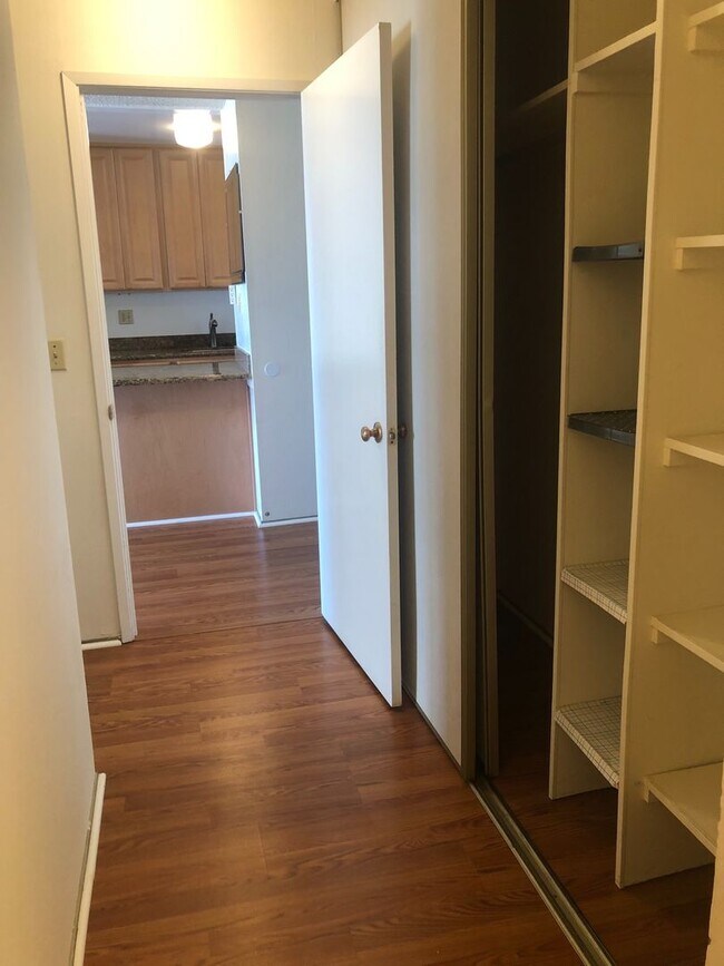 Building Photo - Beautiful one bedroom with grand Bay view’...