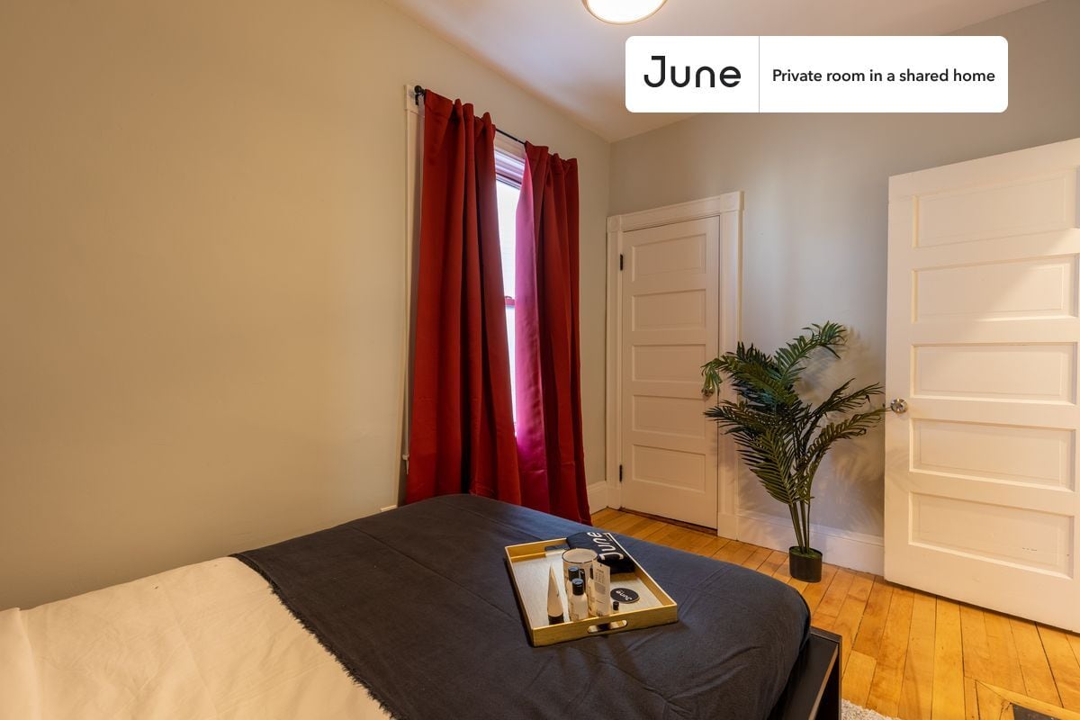Building Photo - Room in Shared 4 bed/2 bath home in Savin Hill