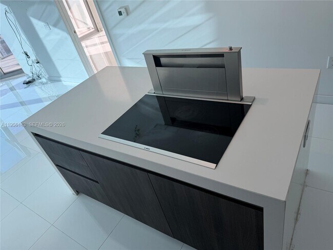 Building Photo - 851 NE 1st Ave