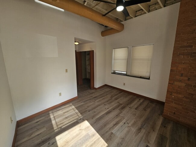 Building Photo - 2800 Mayfield Rd