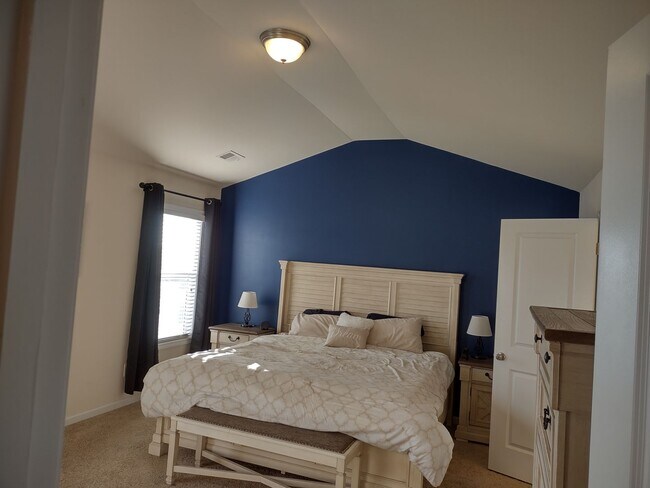 Building Photo - Fabulous Four Bedroom Home in Southeast Columbia!