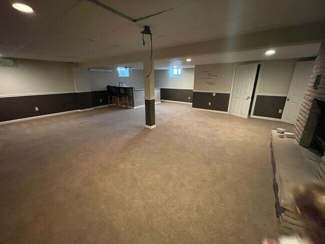 Building Photo - Beautiful 4 Bedroom, 2.5 Bathroom, 3000sq.ft Ranch! Pet Friendly!