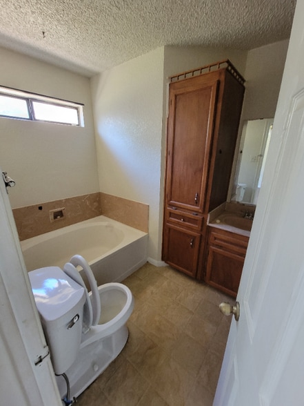 Building Photo - 704 Atkinson Ave