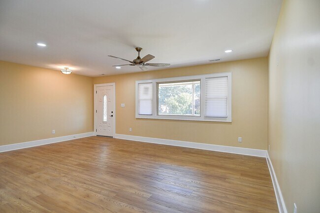 Building Photo - FOR RENT VIRGINIA BEACH