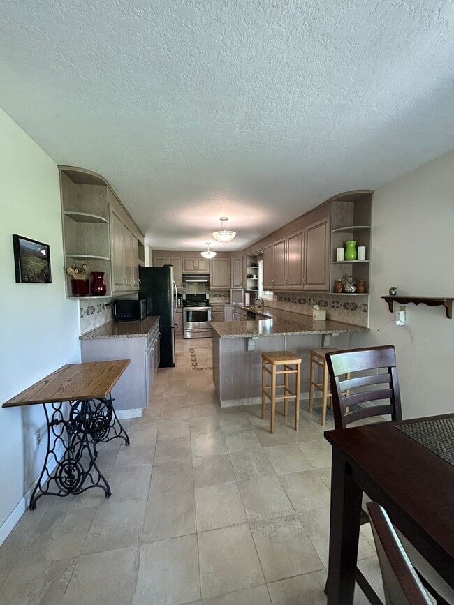 Building Photo - Breathe Taking Views with this 4 bed 3.5 bath home!