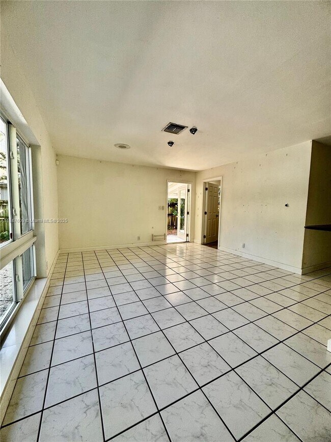 Building Photo - 1601 SW 20th Ave